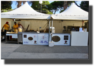 Preparing for Bear Tasting in La Spezia Public Gardens DSC01531 2.jpg